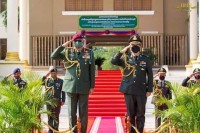 ឧត្តមសេនីយ៍ឯក ហ៊ុន ម៉ាណែត ជួបពិភាក្សាការងារជាមួយមេបញ្ជាការកងទ័ពជើងគោកម៉ាឡេស៊ី