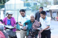 ចាស់ជរាគ្មានទីពឹងចំនួន៤៨នាក់ ទទួលប្រាក់ឧបត្ថម្ភពីមូលនិធិចាស់ជរាគ្មានទីពឹងរបស់លោកជំទាវ បាន ស្រីមុំ