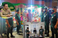 នគរបាលជំនាញប្រឆាំងគ្រឿងញៀន ចុះណែនាំនិងអប់រំអោយបញ្ឈប់មិនអោយលក់ និងប្រើប្រាស់បារីអេឡិចត្រូនិច(វ៉េប)និងដកហូតមានម៉ាស៊ីនជក់បារីអេឡិចត្រូនិចចំនួន៧៦គ្រឿង នៅក្រុងប៉ោយប៉ែត!!!