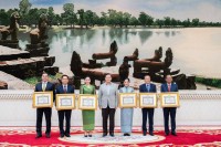 ខេត្តប៉ៃលិន ទទួលប័ណ្ណសរសើរ និងរង្វាន់ពីសម្តេចនាយករដ្ឋមន្ត្រី ជាខេត្តមិនមានគ្រោះថ្នាក់ចរាចរណ៍ក្នុងអំឡុងពេលបុណ្យចូលឆ្នាំថ្មី ប្រពៃណីជាតិខ្មែរ