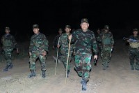 មេបញ្ជាការ កងពលតូចថ្មើរជើងលេខ៥១ ដឹកនាំនាយទាហាន-ពលទាហាន ធ្វើលំហាត់យុទ្ធដំណើរទ័ព