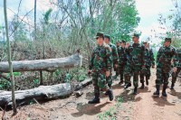 លោកឧត្តមសេនីយ៍ទោ សេង ធារិន ដឹកនាំកម្លាំងចុះប្រតិបត្តិការ ការពារ ទប់ស្កាត់ និងបង្រ្កាបការទន្រ្ទានដីព្រៃឈើធម្មជាតិ នៅក្នុងភូមិសាស្រ្តឃុំអូរសោម ស្រុកវាលវែង