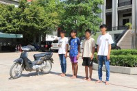 អាវុធហត្ថបញ្ជូនក្មេងទំនេីង៤នាក់ ទៅតុលាការ ពាក់ព័ន្ធករណីហិង្សាដោយចេតនាស្ថានទម្ងន់ទោស