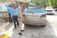 អ្នករត់តាក់ស៊ីម្នាក់ ត្រូវអ្នកដំណើរលួចរថយន្ត ខណៈចុះបត់ជើងតូច ត្រូវនគរបាលជួយអន្តរាគមស្ទាក់ឃាត់យកប្រគល់ជូនម្ចាស់វិញ