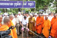 ឯកឧត្តម កែ គឹមយ៉ាន អំពាវនាវដល់ មន្ត្រីរាជការ កម្លាំងប្រដាប់អាវុធ អាជ្ញាធរពាក់ព័ន្ធ និងប្រជាពលរដ្ឋទូទាំងខេត្ត ត្រូវបន្តយុទ្ធនាការ ដាំដើមឈើឲ្យបានច្រើន ដើម្បីរួមចំណែក រក្សាបរិស្ថាន និងកាត់បន្ថយកម្តៅពីភពផែនដី ដើម្បីជីវិត មនុស្ស សត្វ និងរុក្ខជាតិ