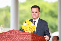 ឯកឧត្តមអភិសន្តិបណ្ឌិត ស សុខា យកបទពិសោធប្អូនជីដូនមួយ ដាស់តឿនអ្នកចេញពីមណ្ឌលបន្សាបគ្រឿងញៀន កុំវិលទៅជាន់ដានចាស់