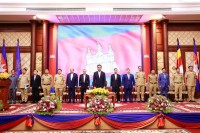 ឯកឧត្តមអភិសន្តិបណ្ឌិត ស សុខា ប្រកាសផ្តល់អាវភ្លៀង ១ម៉ឺនឈុត ដល់មន្ត្រីនគរបាលចរាចរណ៍ និងមន្ត្រីជាប់កិច្ចសន្យា និងផ្ដល់គោលការណ៍ណែនាំមួយចំនួន