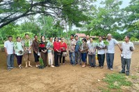ក្រុមអតីត សិស្សថ្នាក់ទី៤ ទំនេីបជាតិ នាឆ្នាំ១៩៧៥ នៃ វិទ្យាល័យមង្គលបូរី ចូលរួមដាំដេីមឈេី