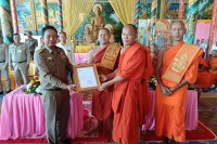 លោក យឹម សំណាង អភិបាលរង ខេត្តបន្ទាយមានជ័យ បន្តចុះផ្សព្វផ្សាយ NODRUG ដល់ព្រះសង្ឃ ក្នុងស្រុកព្រះនេត្រព្រះ