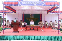 អភិបាលខេត្តកណ្ដាល បានផ្តល់ប័ណ្ណកម្មសិទ្ធិដីធ្លីចំនួន ១៨២៣ប័ណ្ណ ជូនប្រជាពលរដ្ឋនៅឃុំសណ្ដារ ស្រុកលើដែក