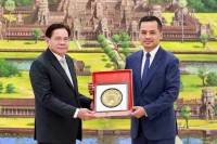 ឯកអគ្គរដ្ឋទូតឡាវ ជឿជាក់ថាក្រសួងមហាផ្ទៃកម្ពុជា នឹងបន្តជំរុញអាជ្ញាធរតាមបណ្តោយព្រំដែន រក្សាបាននូវសន្តិសុខ សណ្តាប់ធ្នាប់សាធារណៈ និងសុវត្ថិភាពសង្គម ជូនប្រជាជននៃប្រទេសទាំងពីរ