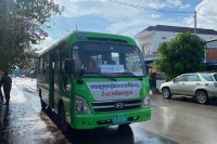 អ្នកដំណើរប្រមាណជាង ៣រយនាក់ មកដល់ខេត្តប៉ៃលិន ដោយសុវត្ថិភាព តាមរយះរថយន្តក្រុងសាធារណ: