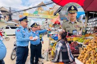 កម្លាំងនគរបាលផ្នែកសណ្តាប់ធ្នាប់ចរាចរណ៍ ចុះរៀបចំសណ្តាប់ធ្នាប់សាធារណៈតាមដងផ្លូវ ឲ្យមានរបៀបរៀបរយ និងបញ្ជៀសគ្រោះថ្នាក់ចរាចរណ៍