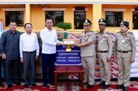 ឯកឧត្តមអភិសន្តិបណ្ឌិត ស សុខា សរសើរអាជ្ញាធរ និងកងកម្លាំងខេត្តសៀមរាប បំពេញភារកិច្ចប្រកបដោយការទទួលខុសត្រូវ ដើម្បីផ្តល់ភាពកក់ក្តៅជូនប្រជាជន