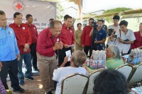 សាខាកាកបាទក្រហមខេត្តបន្ទាយមានជ័យ ប្រគល់ផ្ទះជូនលោកយាយ សែម យ៉ុន និងបងប្អូនគ្រួសារក្រីក្រ នៅភូមិជំទាវ ស្រុកមង្គលបូរី