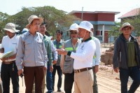 លោក ទូច ស៊ីផាត អញ្ជើញដឹកនាំកិច្ចប្រជុំជាមួយអាជ្ញាធរពាក់ព័ន្ធ និងប្រជាពលរដ្ឋទទួលផលស្ដីពីការសាងសង់ផ្លូវជនបទ ក្នុងខេត្តបន្ទាយមានជ័យ