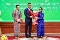 ៨មីនា ៖ ឯកឧត្តមអភិសន្តិបណ្ឌិត ស សុខា ជំរុញឱ្យបង្កើនចំនួនស្ដ្រីក្នុងវិស័មហាផ្ទៃ!