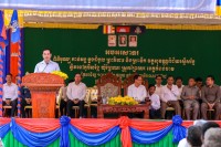 អភិបាលខេត្តកំពង់ចាម អញ្ជើញសម្ពោធដាក់ប្រើប្រាស់សមិទ្ធផលនានា ក្នុងវត្តរស្មីសង្កែ ស្រុកព្រៃឈរ