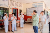 ឯកឧត្តម នេត្រ ភក្ត្រា អញ្ជើញចុះសាកសួរសុខទុក្ខមន្ត្រីសុខាភិបាល និងពិនិត្យការផ្តល់សេវាសាធារណៈផ្នែកសេវាសុខាភិបាល ជូនប្រជាពលរដ្ឋនៅមណ្ឌលសុខភាពស្នួល និងមន្ទីរពេទ្យបង្អែកស្នួល