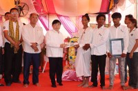 ឯកឧត្តម ហេង សួរ នាំយកសារលិខិតរំលែកមរណទុក្ខ រួមនិងថវិការបស់សម្តេចធិបតី ហ៊ុន ម៉ាណែត និងលោកជំទាវបណ្ឌិត ពេជ ចន្ទមុន្នី ជូនគ្រួសារសពពលករខ្មែរនៅស្រុកមាឡៃ ដែលបានទទួលមរណភាព ដោយសារការរញ្ជួយដីក្នុងប្រទេសថៃ