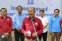 ឯកឧត្តម អ៊ុំ រាត្រី ដឹកនាំក្រុមការងារអញ្ជើញចុះសួរសុកទុក និងនាំយកអំណោយចែកជូនប្រជាពលរដ្ឋ ដែលរងគ្រោះដោយខ្យល់កន្រ្តាក់ នៅស្រុកភ្នំស្រុក