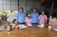 លោក ហង្ស ប្រុស ជា ជំនួយការសម្ដេចតេជោ ហ៊ុន សែន ប្រធានគណបក្សប្រជាជនកម្ពុជា បានអញ្ជើញចុះពង្រឹងការងារបក្ស និងជួបសំណេះសំណាល ជាមួយសមាជិក សមាជិកា គណបក្សស្ថិតនៅភូមិ ព្រះឥន្ទ្រស្មន់ ឃុំថ្មពូនស្រុកកញ្ចៀច ខេត្តព្រៃវែង។