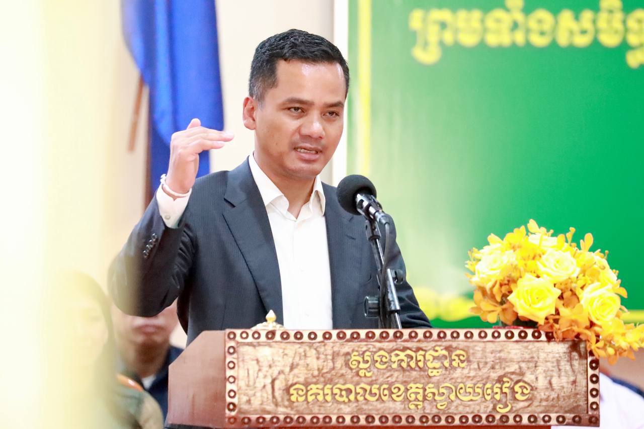 បញ្ចប់បេសកកម្មនៅប្រទេ​សវៀតណាម ឯកឧត្តមអ​ភិសន្តិបណ្ឌិត ស សុខា អញ្ជើញសម្ពោ​ធសមិទ្ធ​ផលក្នុងស្នង​ការដ្ឋាននគរបាលខេត្តស្វាយរៀង និងផ្តល់គោលការណ៍ណែនាំពង្រឹងកិច្ចការនគរបាល